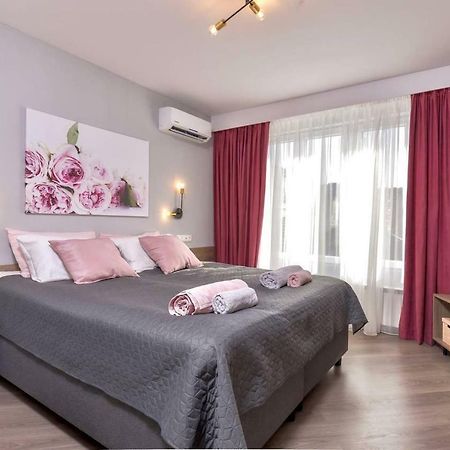 ROSÉ one bedroom designer apartment in city centre Sofia Buitenkant foto