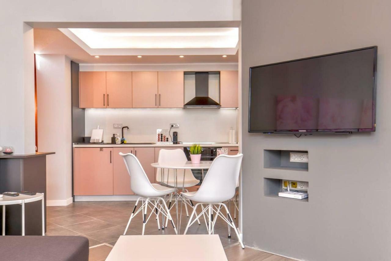 ROSÉ one bedroom designer apartment in city centre Sofia Buitenkant foto