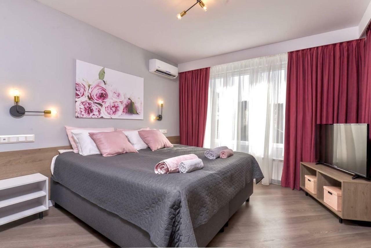 ROSÉ one bedroom designer apartment in city centre Sofia Buitenkant foto