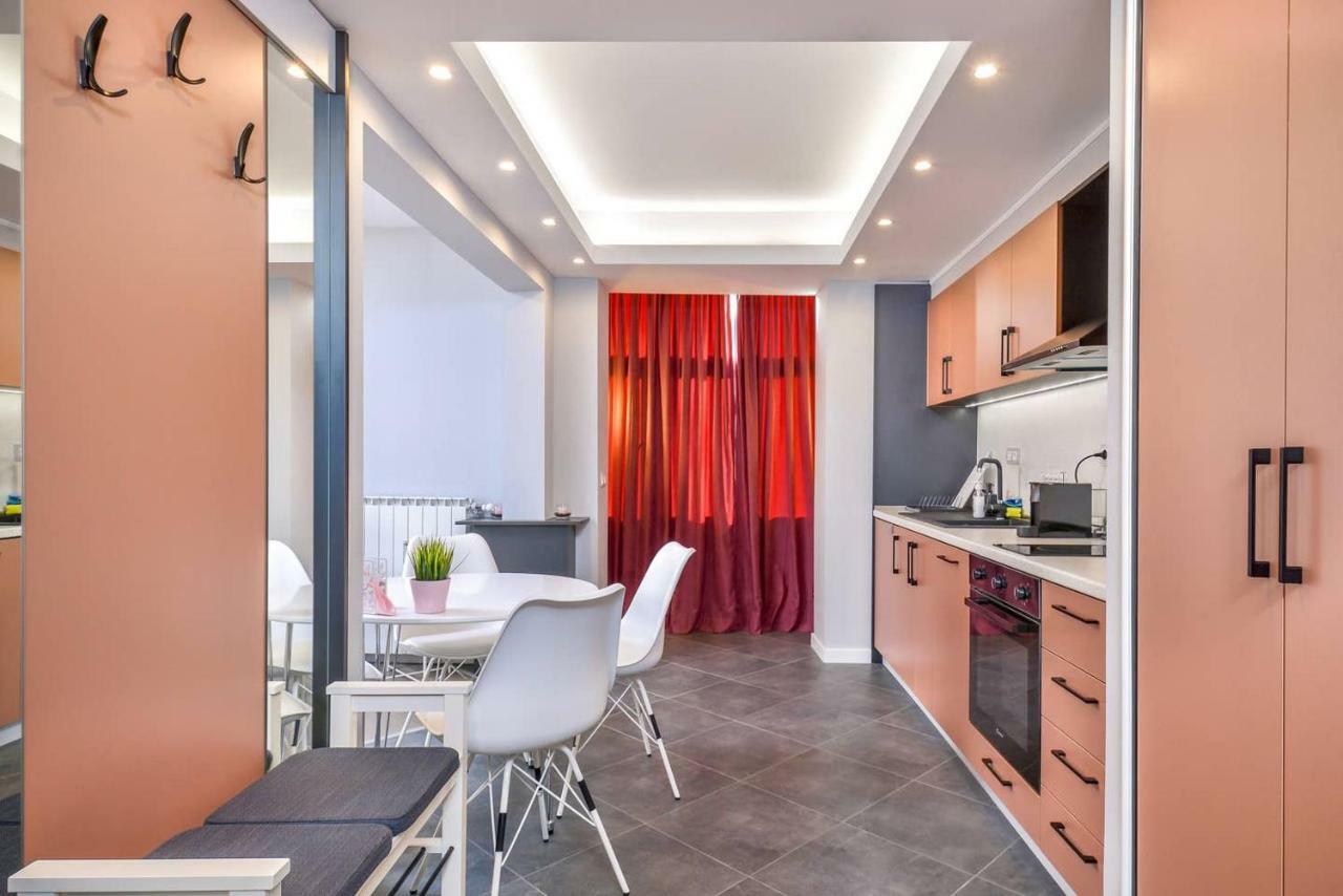 ROSÉ one bedroom designer apartment in city centre Sofia Buitenkant foto