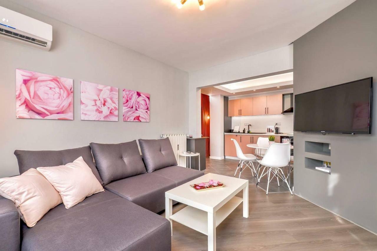 ROSÉ one bedroom designer apartment in city centre Sofia Buitenkant foto