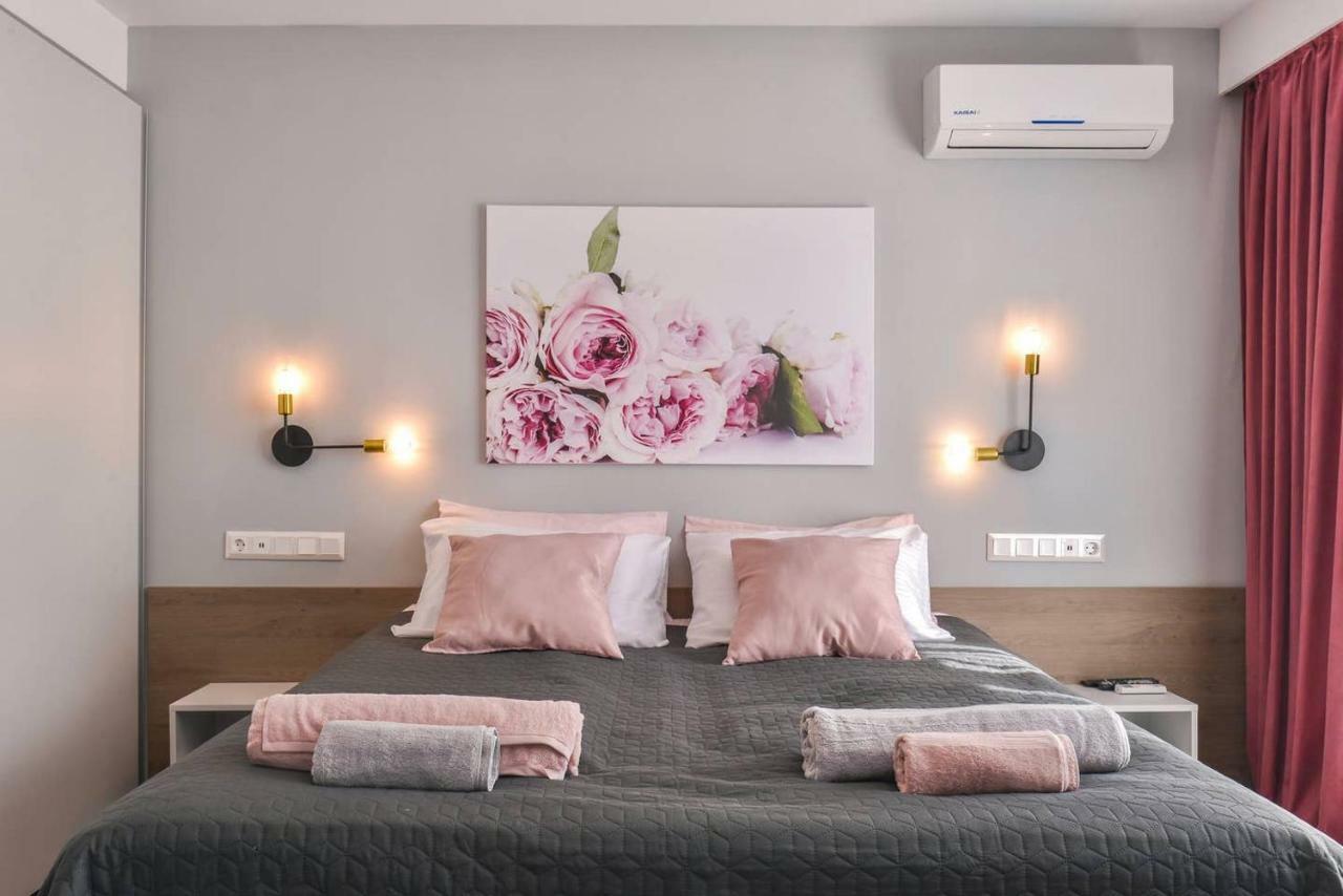ROSÉ one bedroom designer apartment in city centre Sofia Buitenkant foto