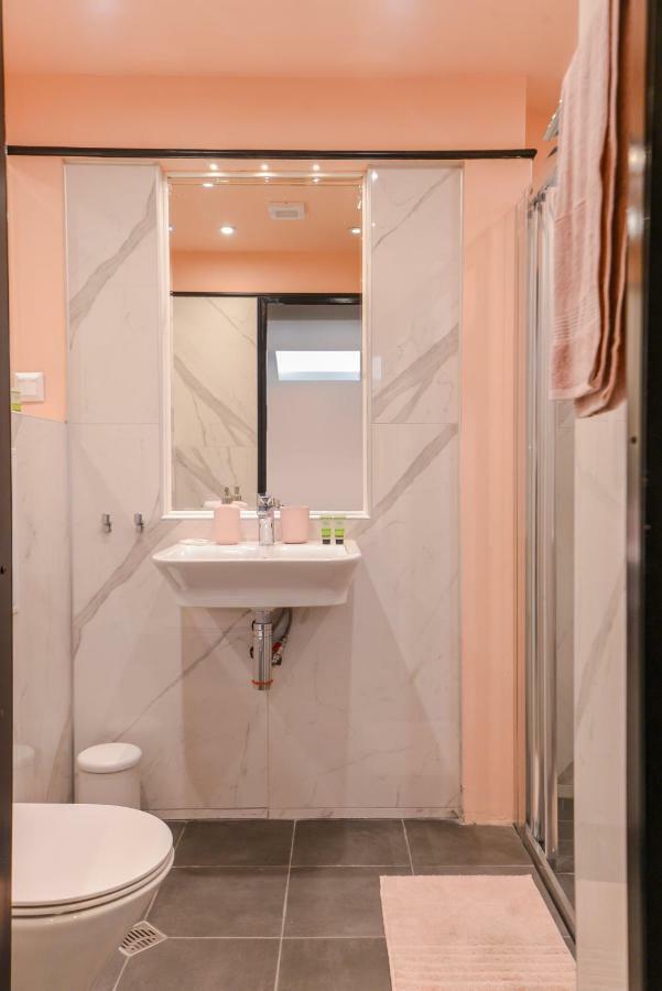 ROSÉ one bedroom designer apartment in city centre Sofia Buitenkant foto